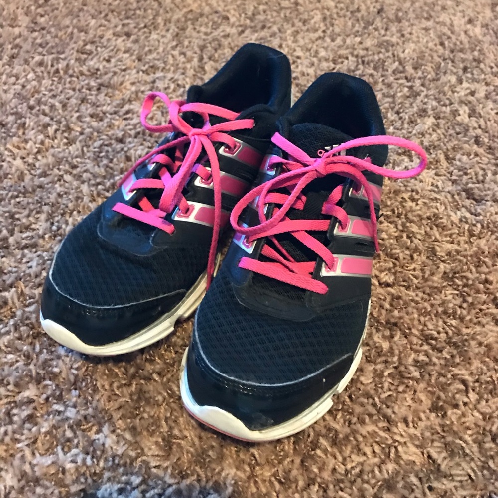 Women’s adidas shoes size 7